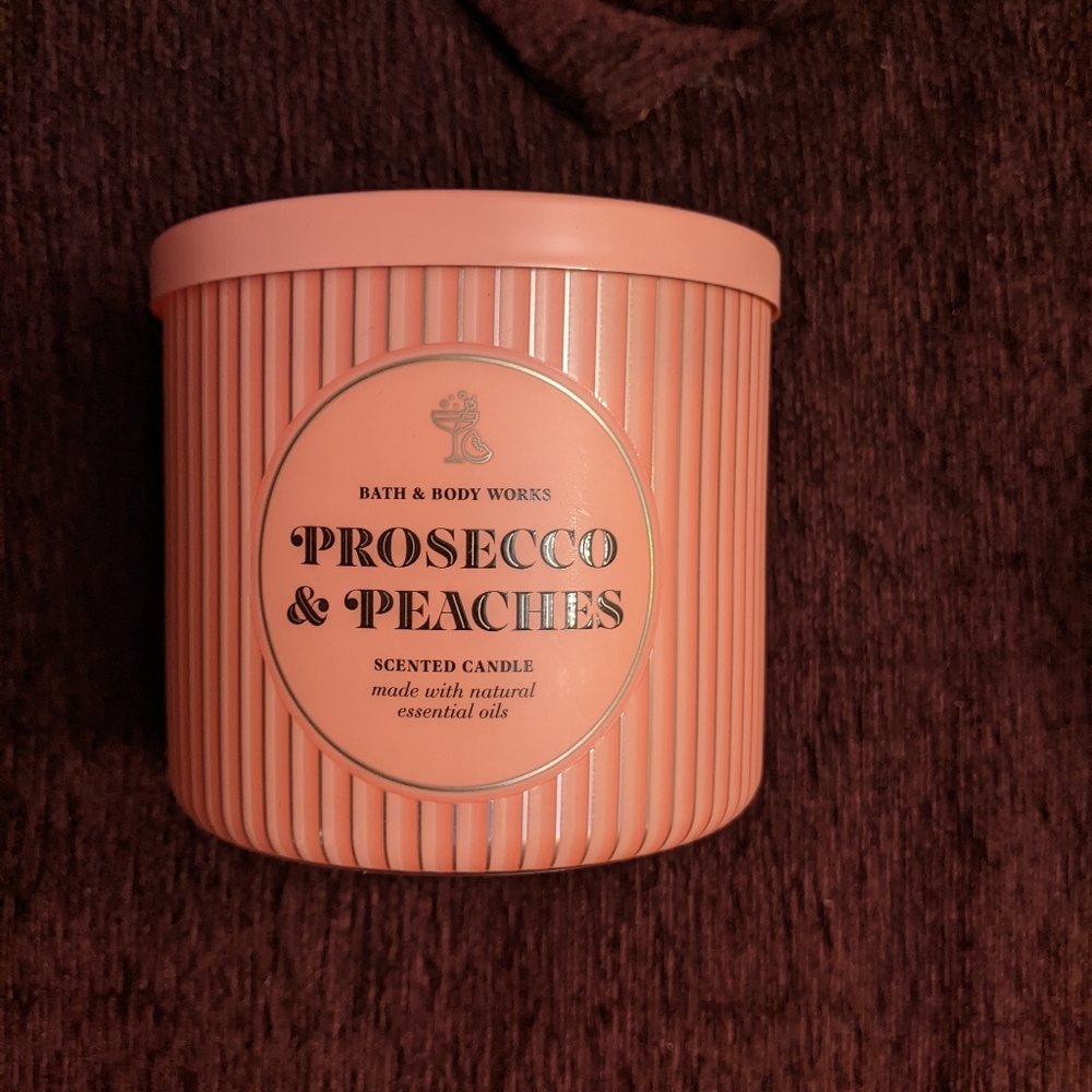 Prosecco and peaches candle by bath and body works